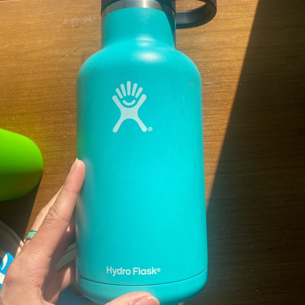 Huge hydroflask bottle
